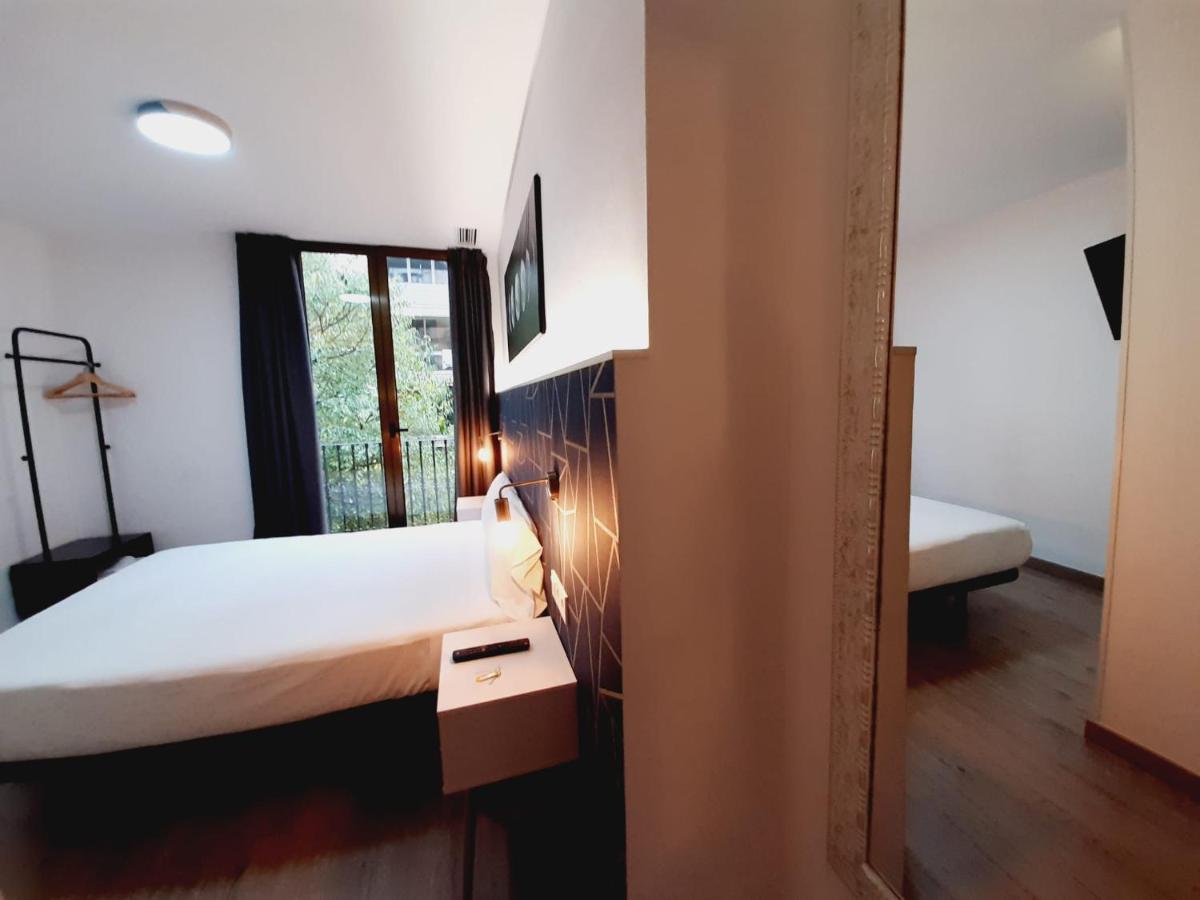 Hostal Laia By Gaiarooms Barcellona Esterno foto