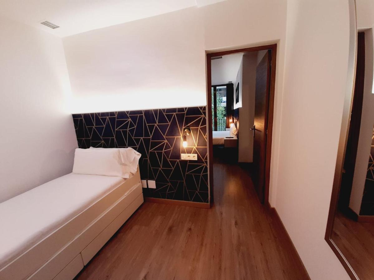 Hostal Laia By Gaiarooms Barcellona Esterno foto