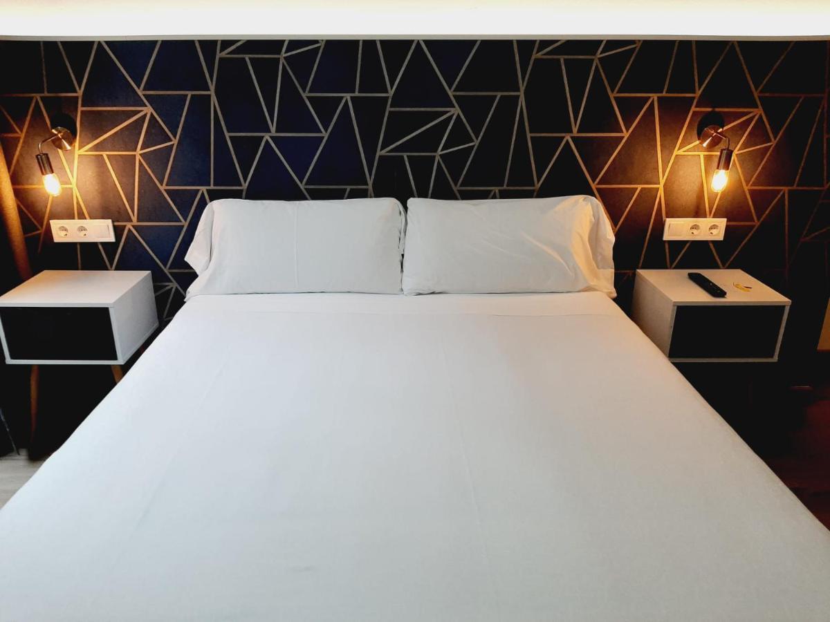 Hostal Laia By Gaiarooms Barcellona Esterno foto