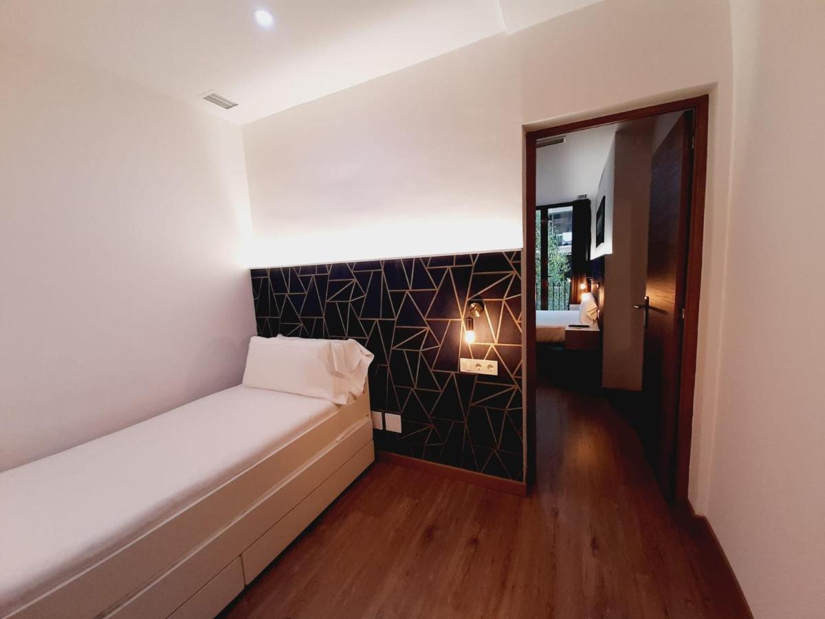 Hostal Laia By Gaiarooms Barcellona Esterno foto